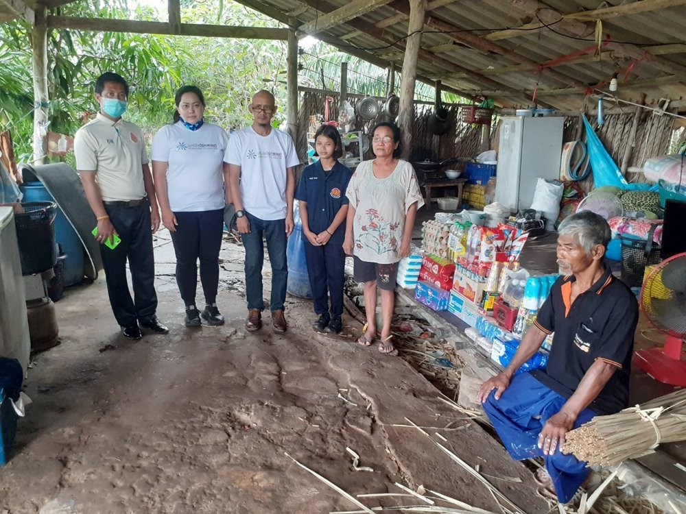 มูลนิธิเวิร์คพอยท์ มอบทุนการศึกษาและของใช้จำเป็นแก่น้องตอง เด็กกตัญญู