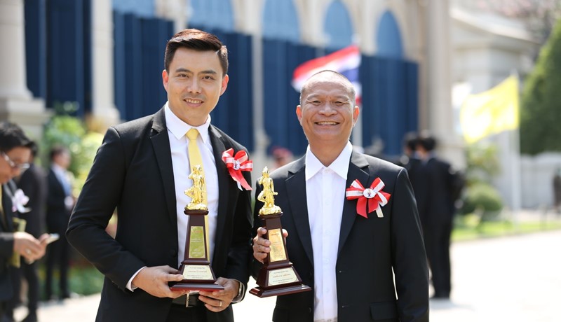 พิธีกรและผู้ประกาศข่าว ช่องเวิร์คพอยท์ รับพระราชทานรางวัลเทพทอง ครั้งที่ 20