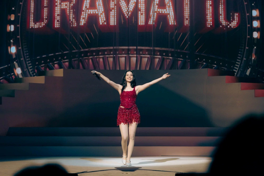 “วี วิโอเลต” สร้างปรากฏการณ์ SO VERY DRAMATIC อบอวลด้วยพลังรัก และโมเมนต์กับ “เก้า จิรายุ”