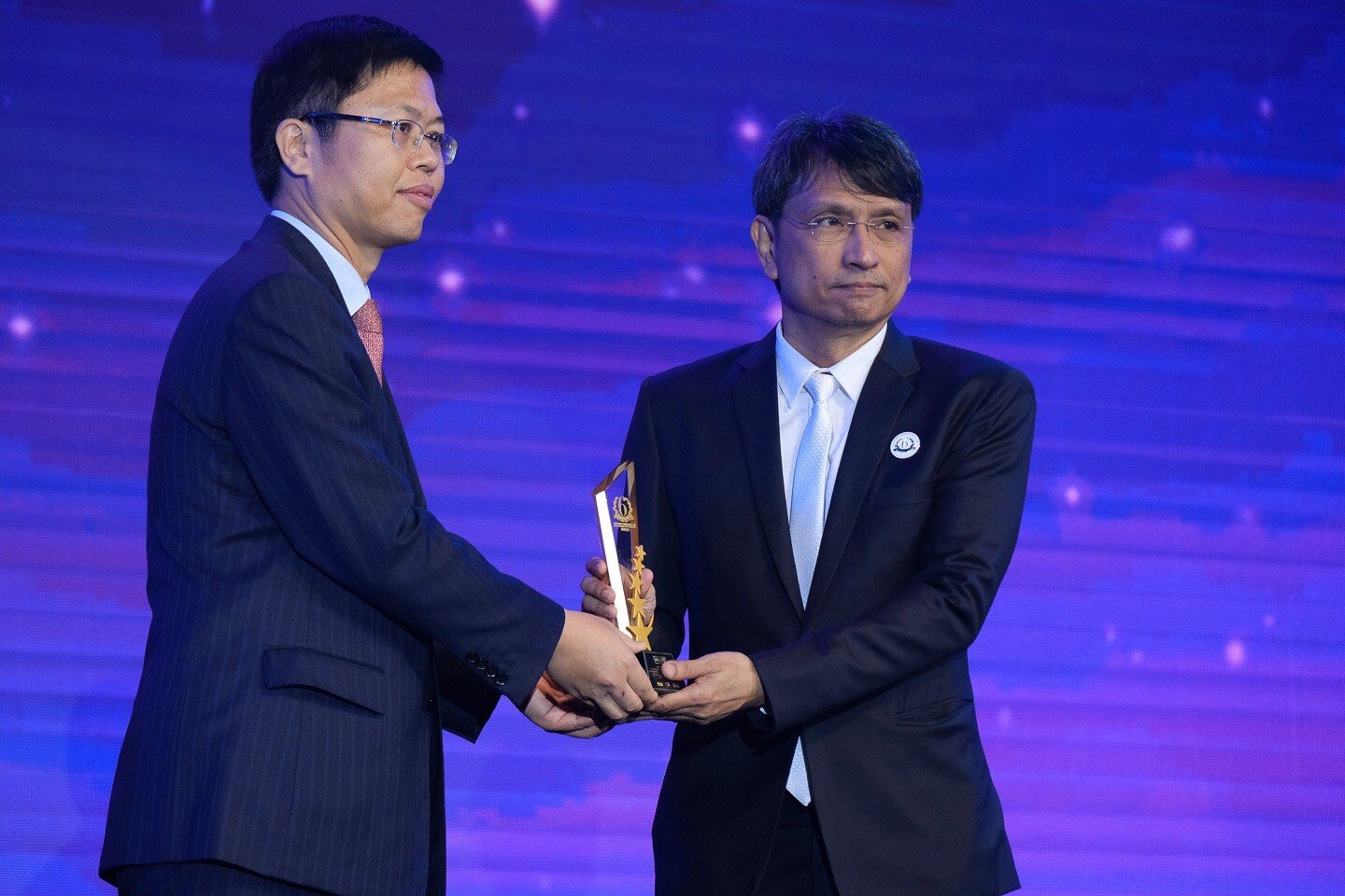 รางวัล “Thailand Headlines Person Of The Year Awards 2018” สาขาข่าวสารการเมือง