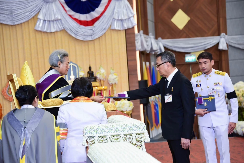 “คุณประภาส ชลศรานนท์” รับพระราชทานรางวัล “พระธาตุนาดูนทองคำ” ประจำปี 2568